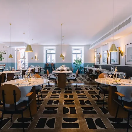 The Vintage & Готель