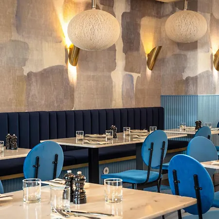 The Vintage & Готель