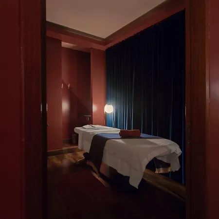 Отель The Vintage & 5*