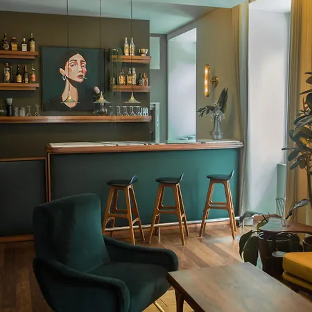 Готель The Vintage & 5*