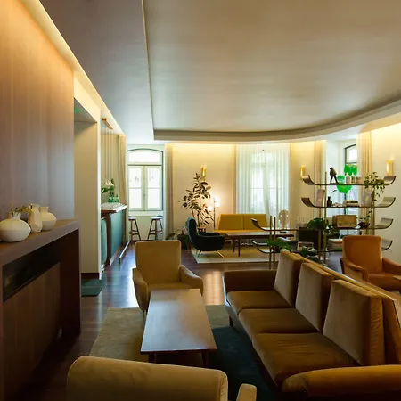 The Vintage & Готель