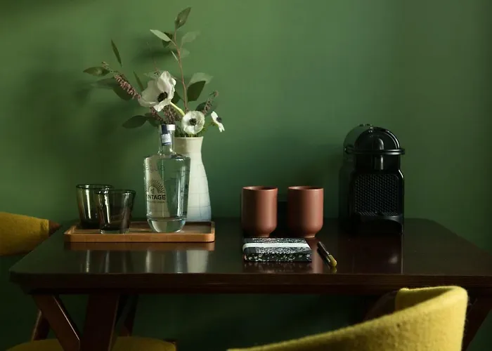 The Vintage & Отель